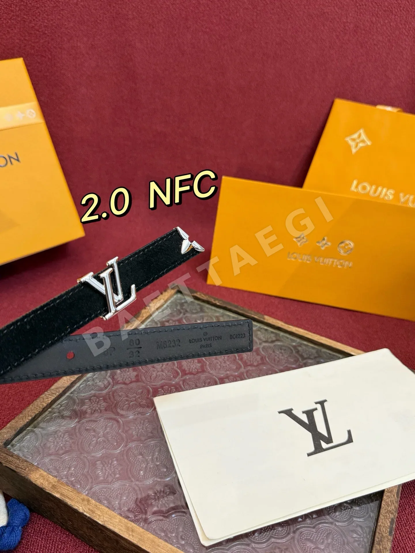 루이비통 골드 LV 이니셜 버클 스웨이드 벨트 상세 이미지 9
