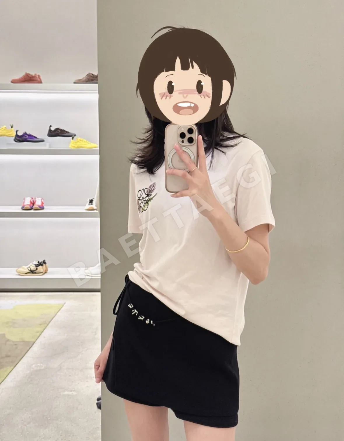 로에베 베이지 꽃무늬 자수 반팔 티셔츠 상세 이미지 4