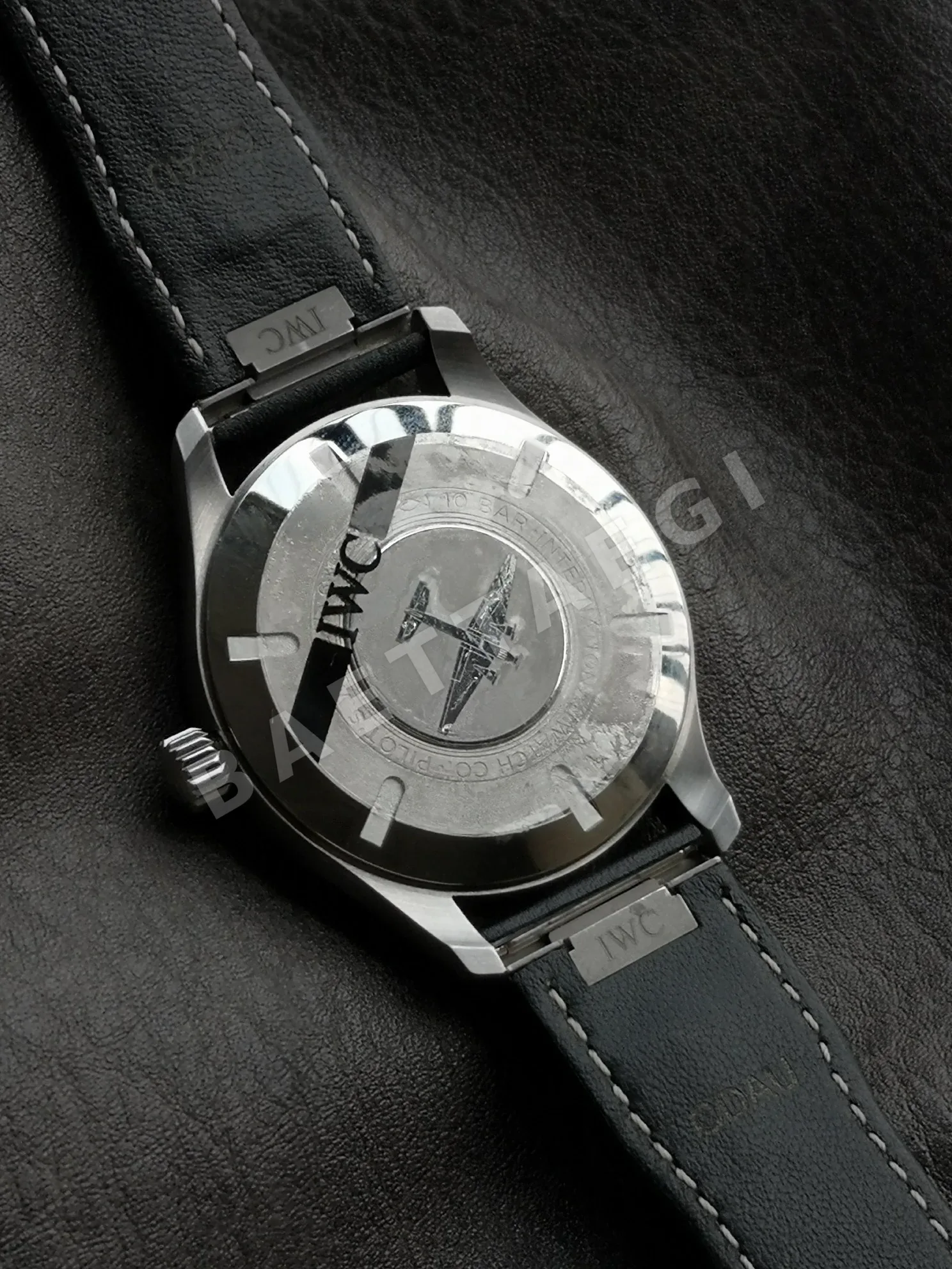 IWC 파일럿 워치 블루 다이얼 가죽 스트랩 자동 시계 IW328203 상세 이미지 9