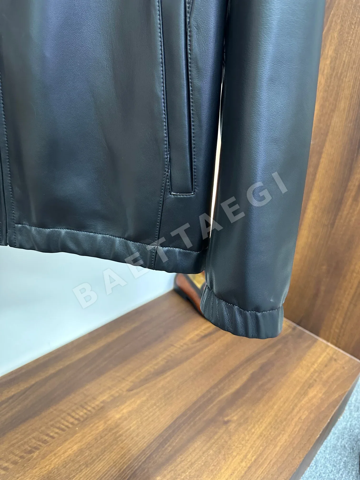 로로피아나 리버시블 스탠드 카라 남성 자켓 상세 이미지 8