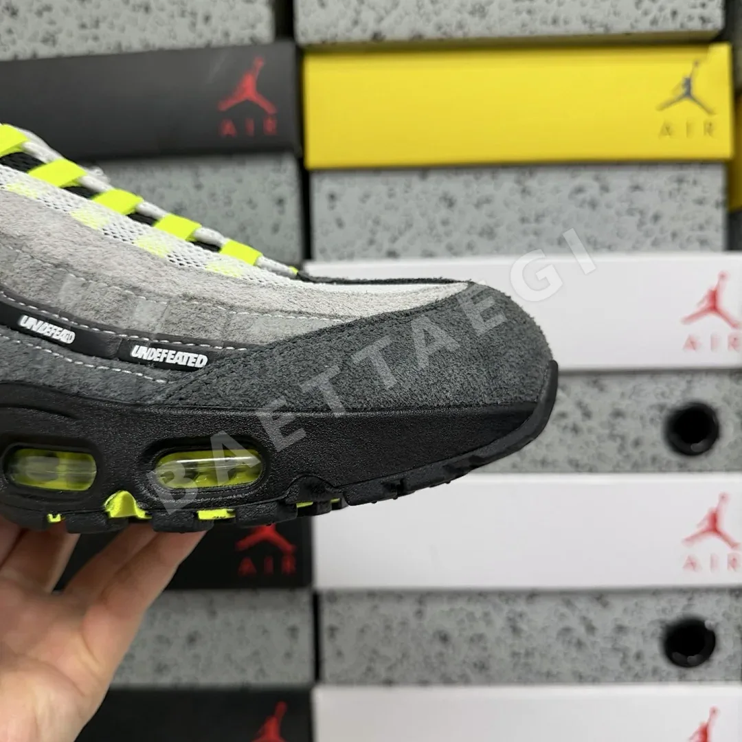 나이키 [KZ2.0] 에어 맥스 95 SP IB4523-004 201366 Nike Air Max 95 SP Undefeated Geo NYC 상세 이미지 6