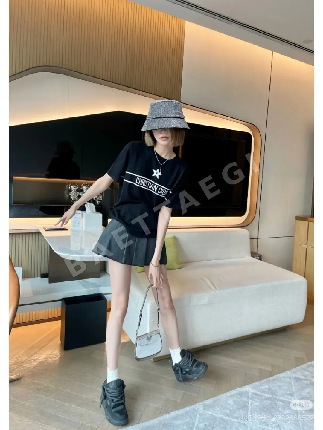 디올 자수 스트라이프 반팔 티셔츠 상세 이미지 6