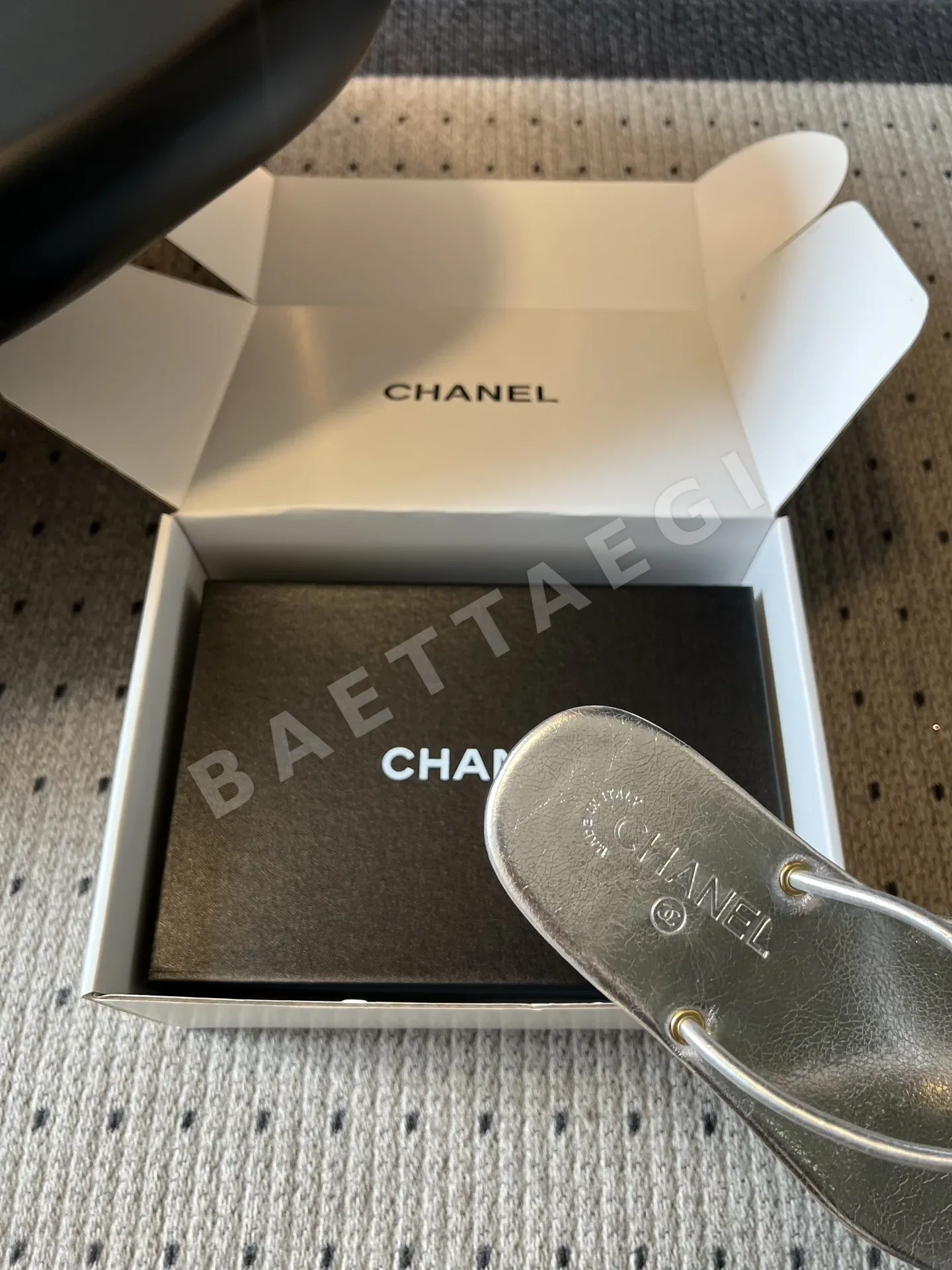 샤넬 더블 C 장식 플립플롭 상세 이미지 8