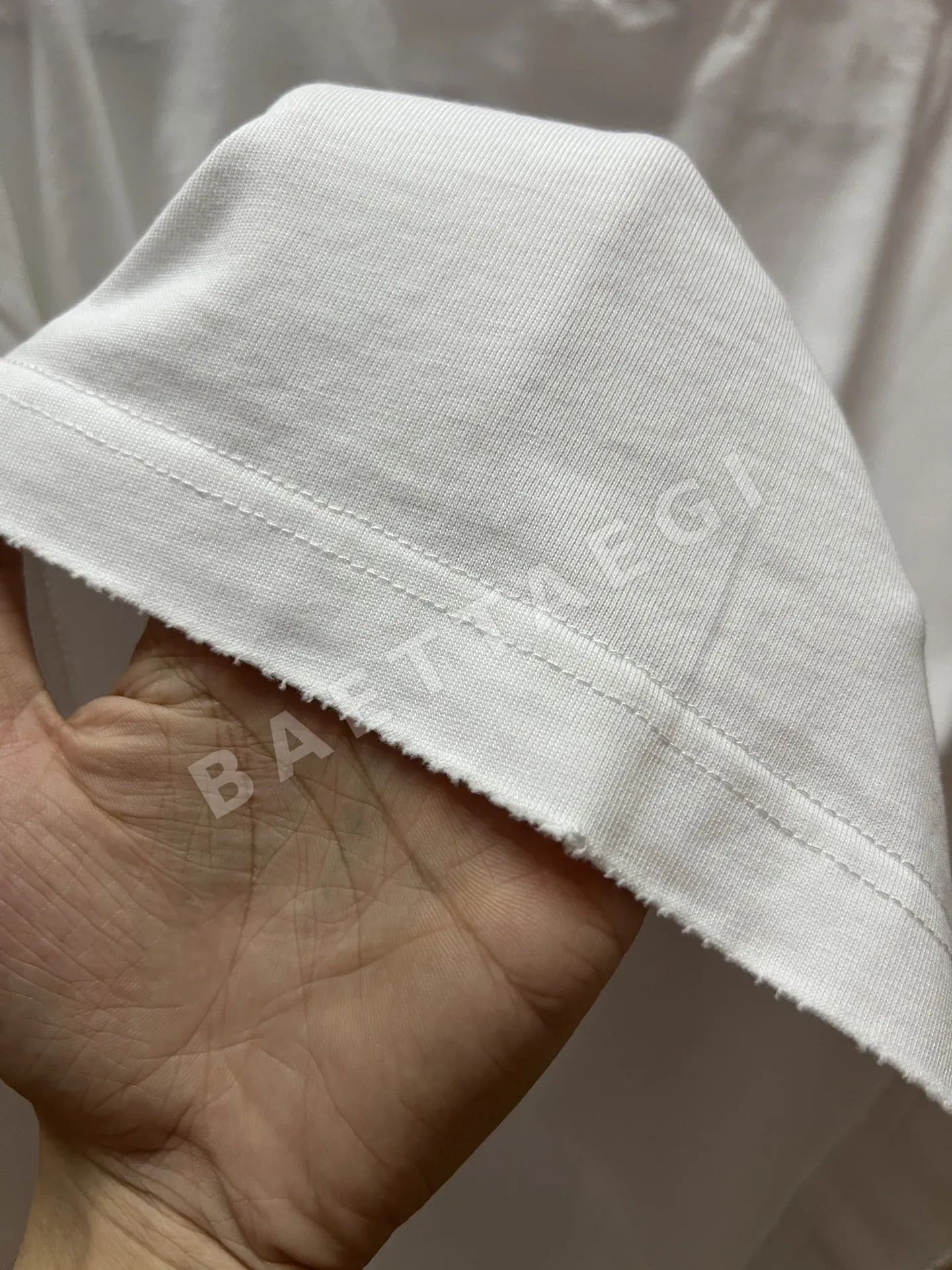 스톤아일랜드 여성 데미지 가공 반팔 티셔츠 상세 이미지 8
