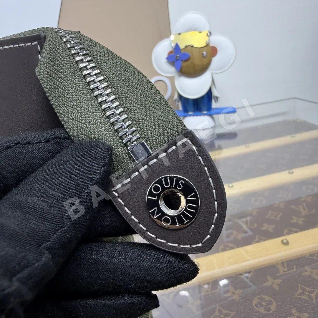 루이비통 포쉐트 보야지 수플 클러치 가방 상세 이미지 7