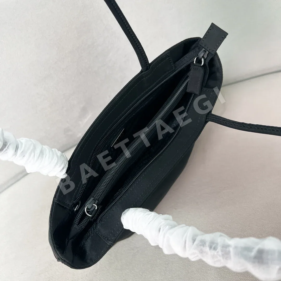 프라다 나일론 롱 핸들 토트백 25 cm 상세 이미지 8