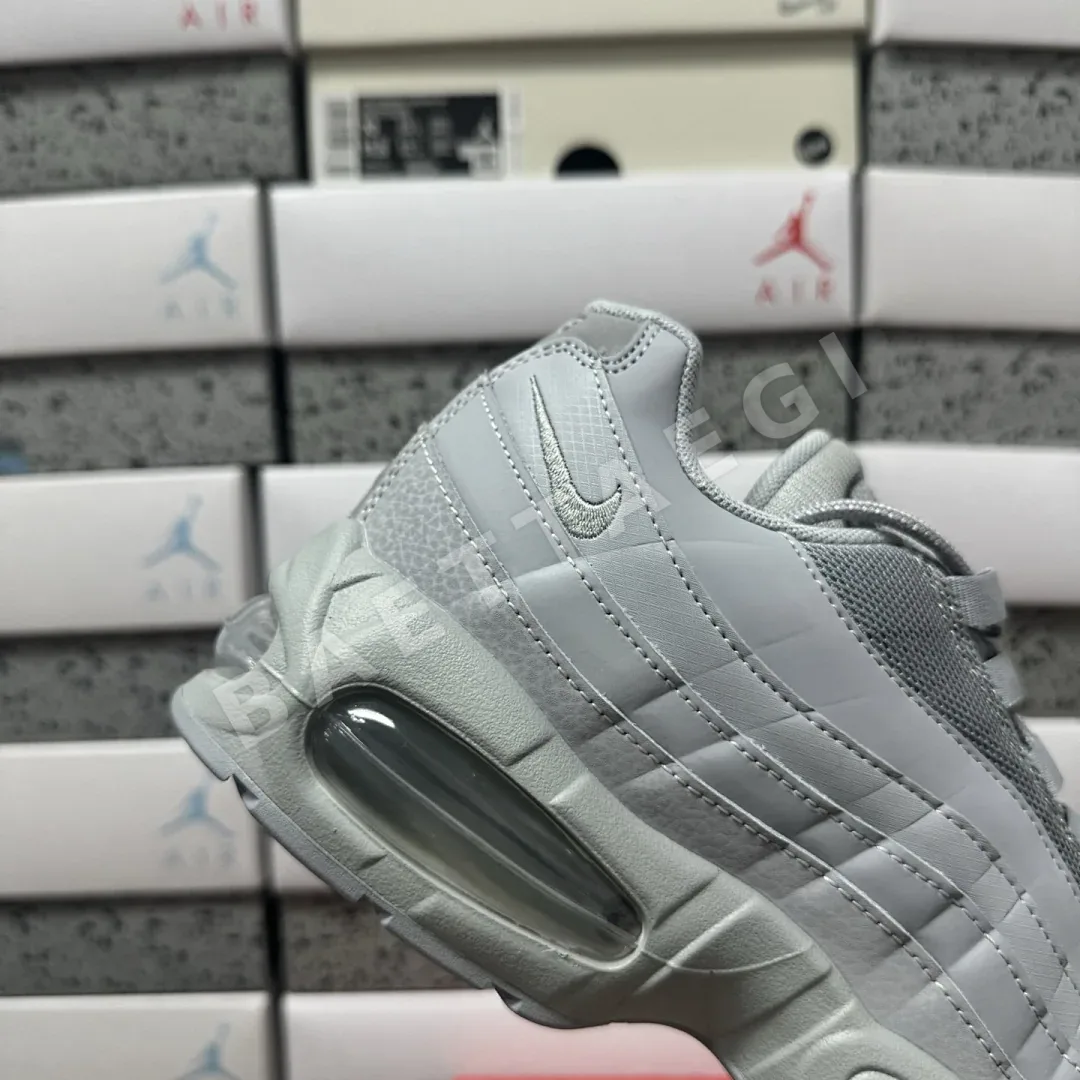 나이키 [XY] 에어 맥스 95 OG HM8755-002 201328 Nike Air Max 95 OG Big Bubble Wolf Grey 상세 이미지 9