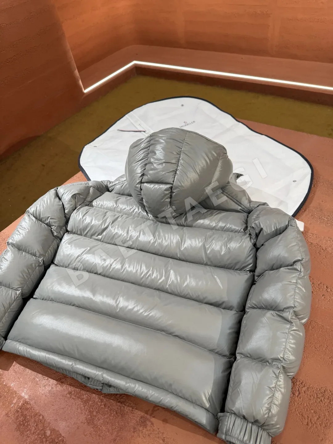 몽클레르 남성 패딩 상세 이미지 9