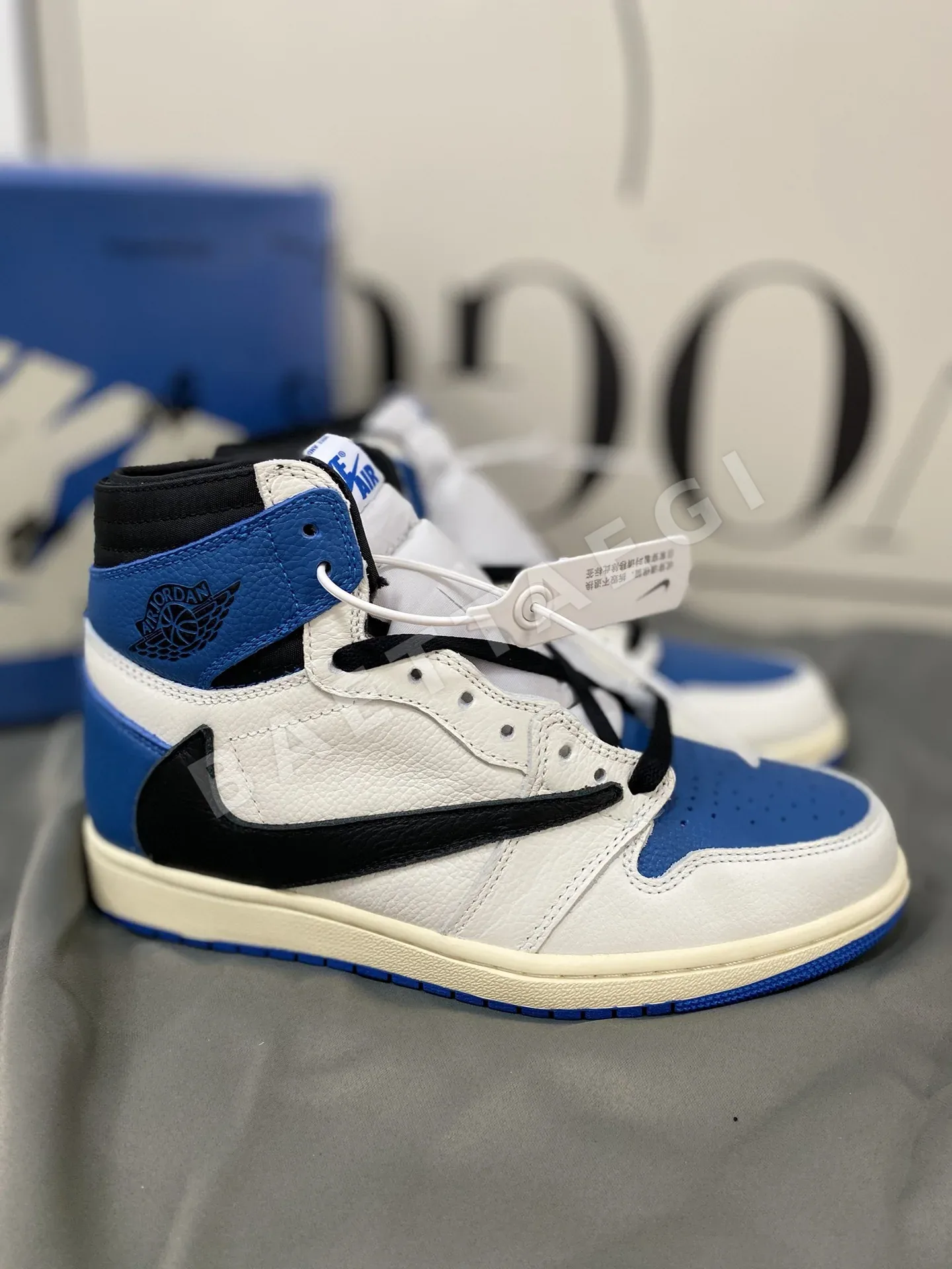 나이키조던 에어 조던 1 하이 OG 스니커즈 상세 이미지 2