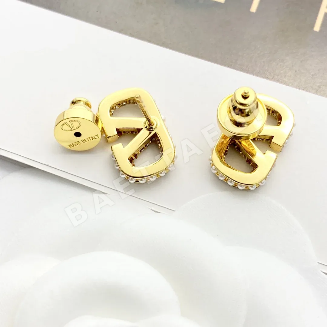 발렌티노 3D 큐빅 V자형 귀걸이 상세 이미지 6