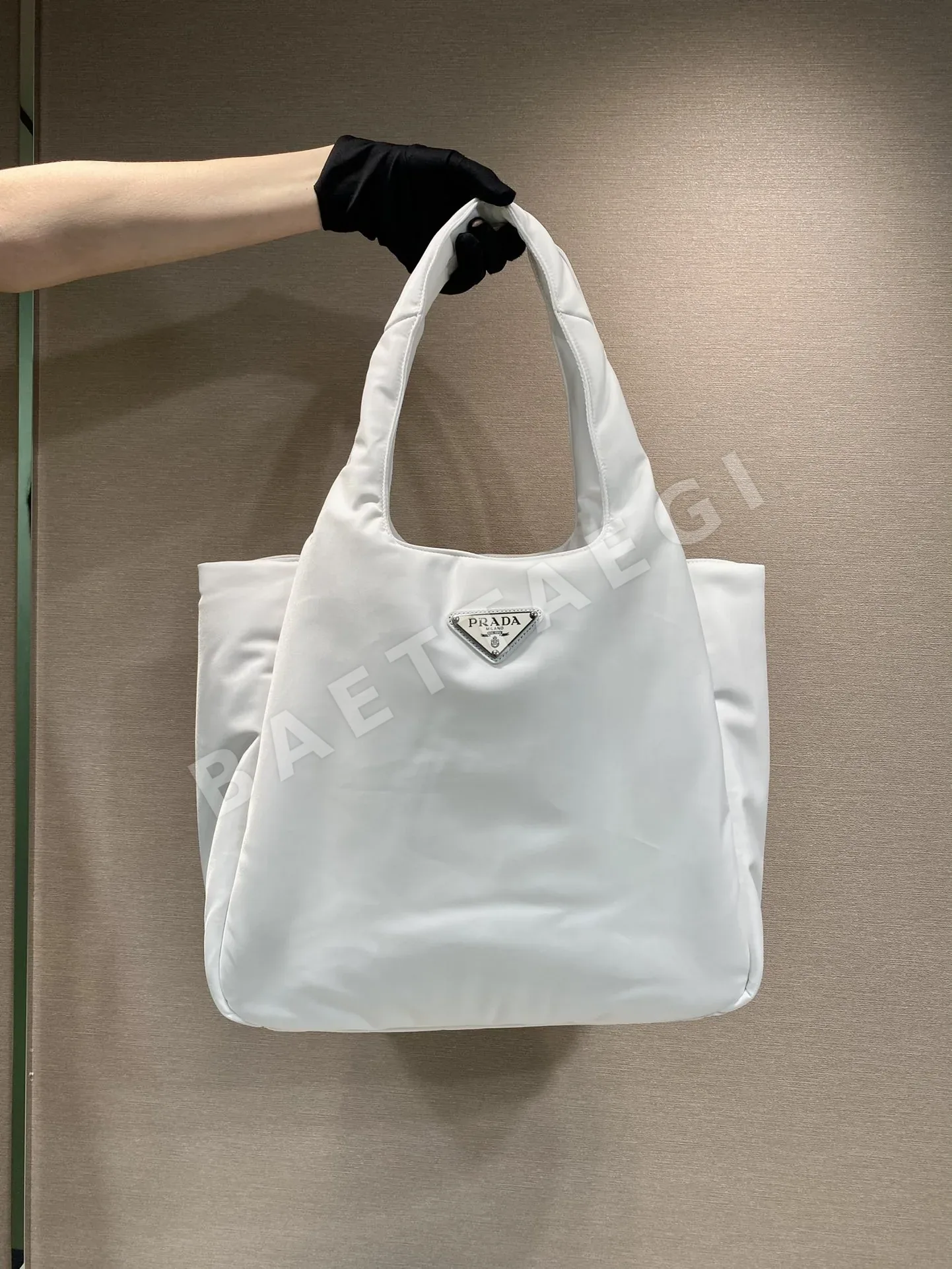 프라다 나일론 토트백 1BG449