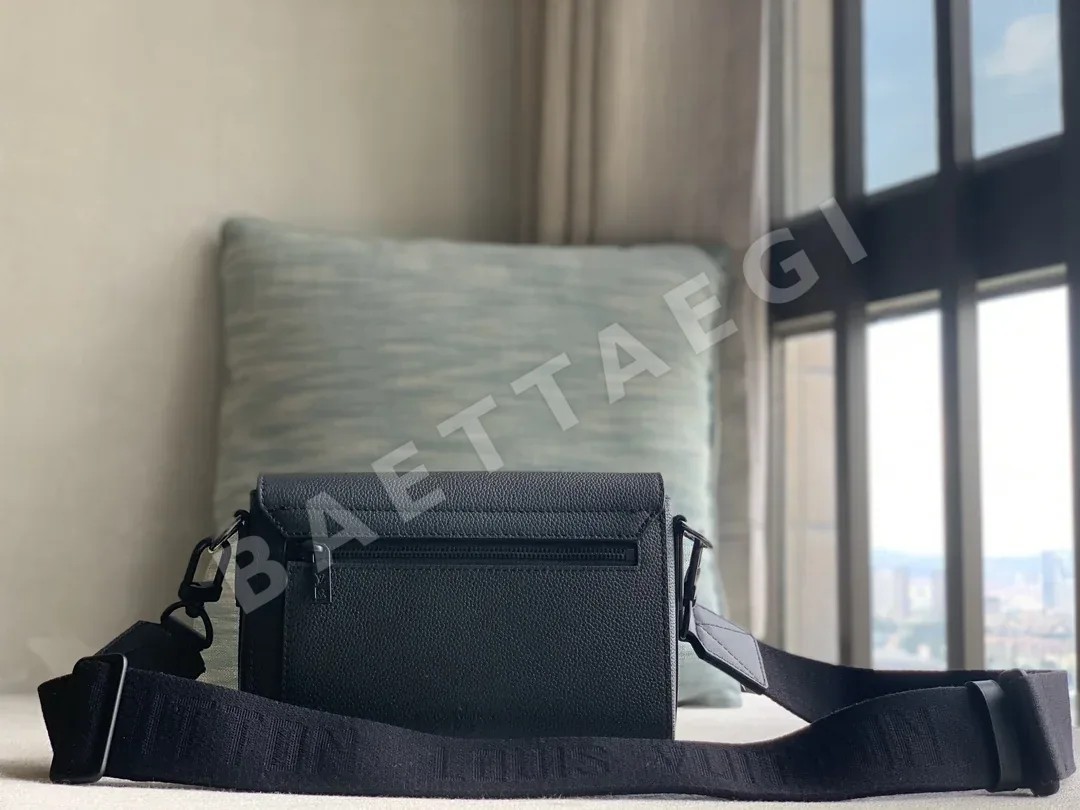 루이비통 테이크오프 스몰 메신저백 M24769 상세 이미지 3