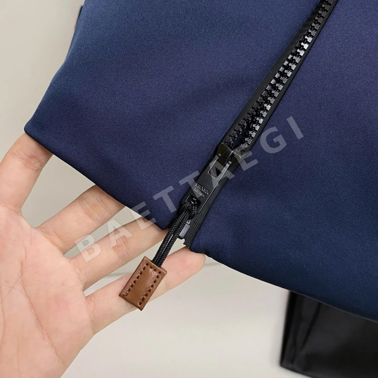 프라다 라인로사 다운 패퍼 남성 자켓 상세 이미지 8