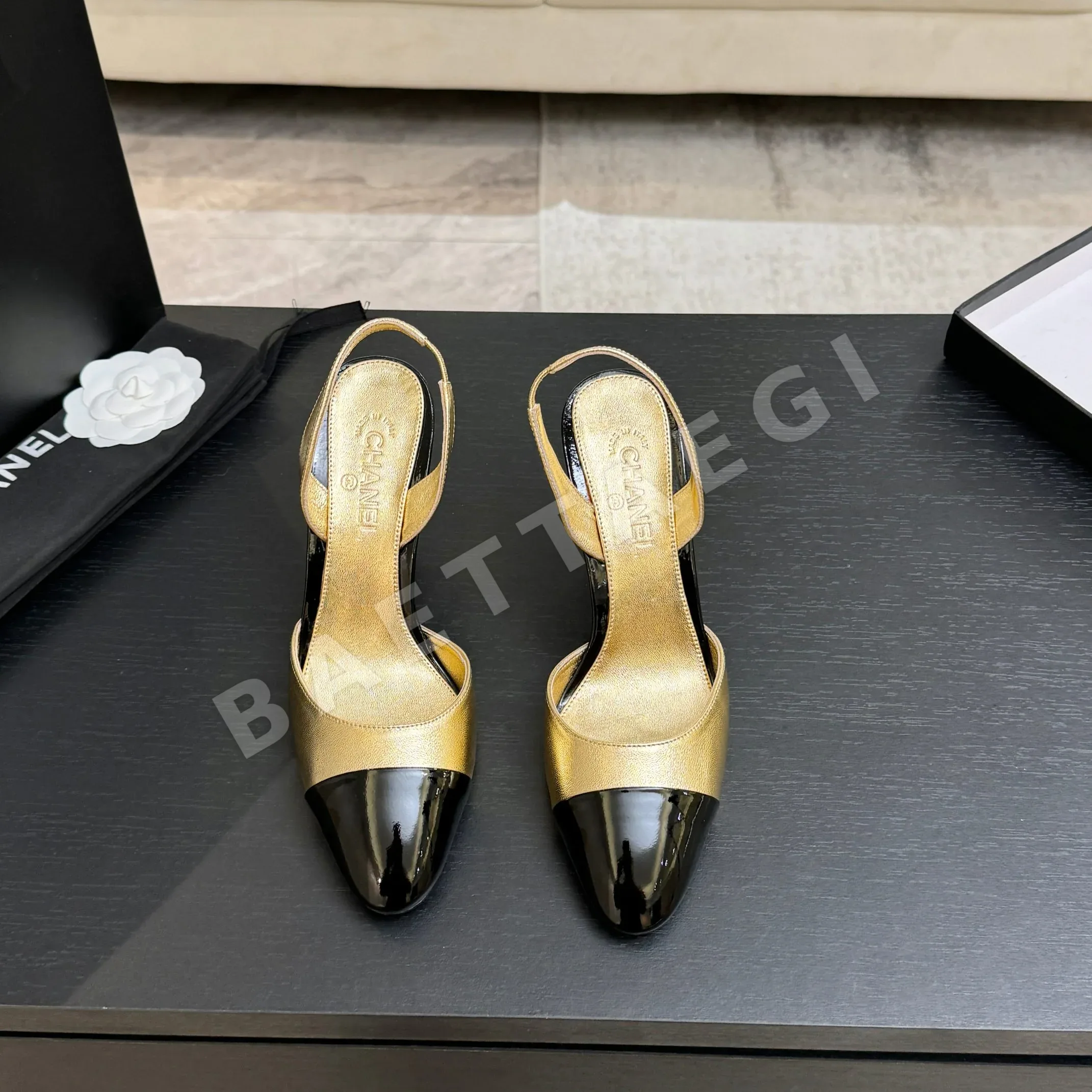 샤넬 더블 C 컷아웃 플랫 하이힐 신발 115366