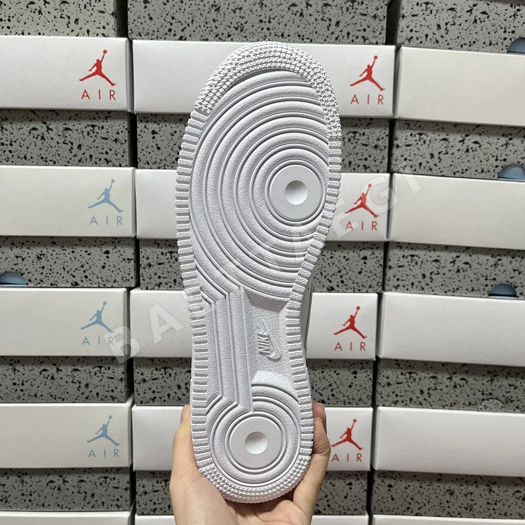 나이키 [MAX] 에어 포스 1 로우 CU9225-100 201085 Nike Air Force 1 Low Supreme White 상세 이미지 3