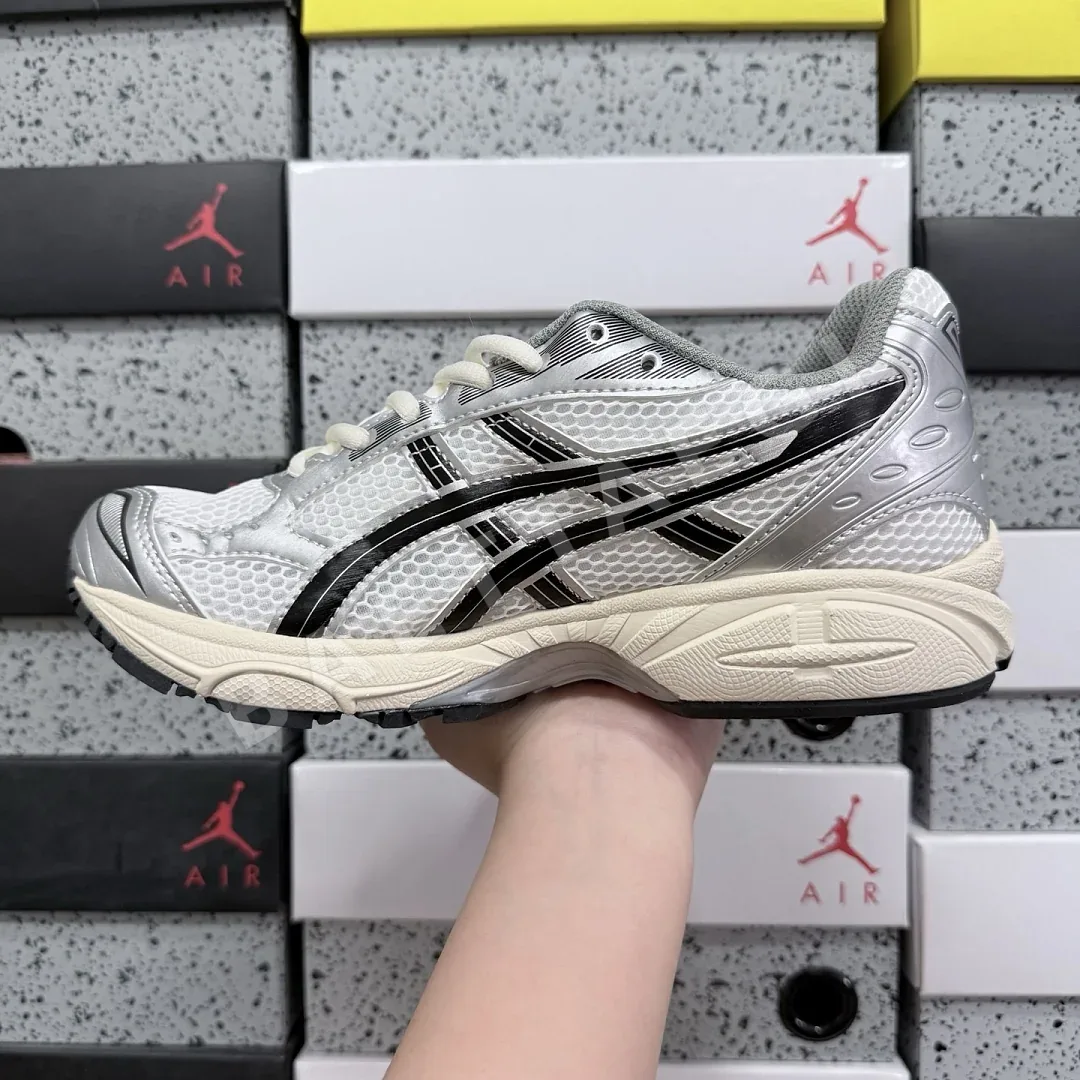 아식스 [WZ] 젤 카야노 14 1201A457-101 200399 Asics Gel-Kayano 14 JJJJound Silver Black 상세 이미지 3