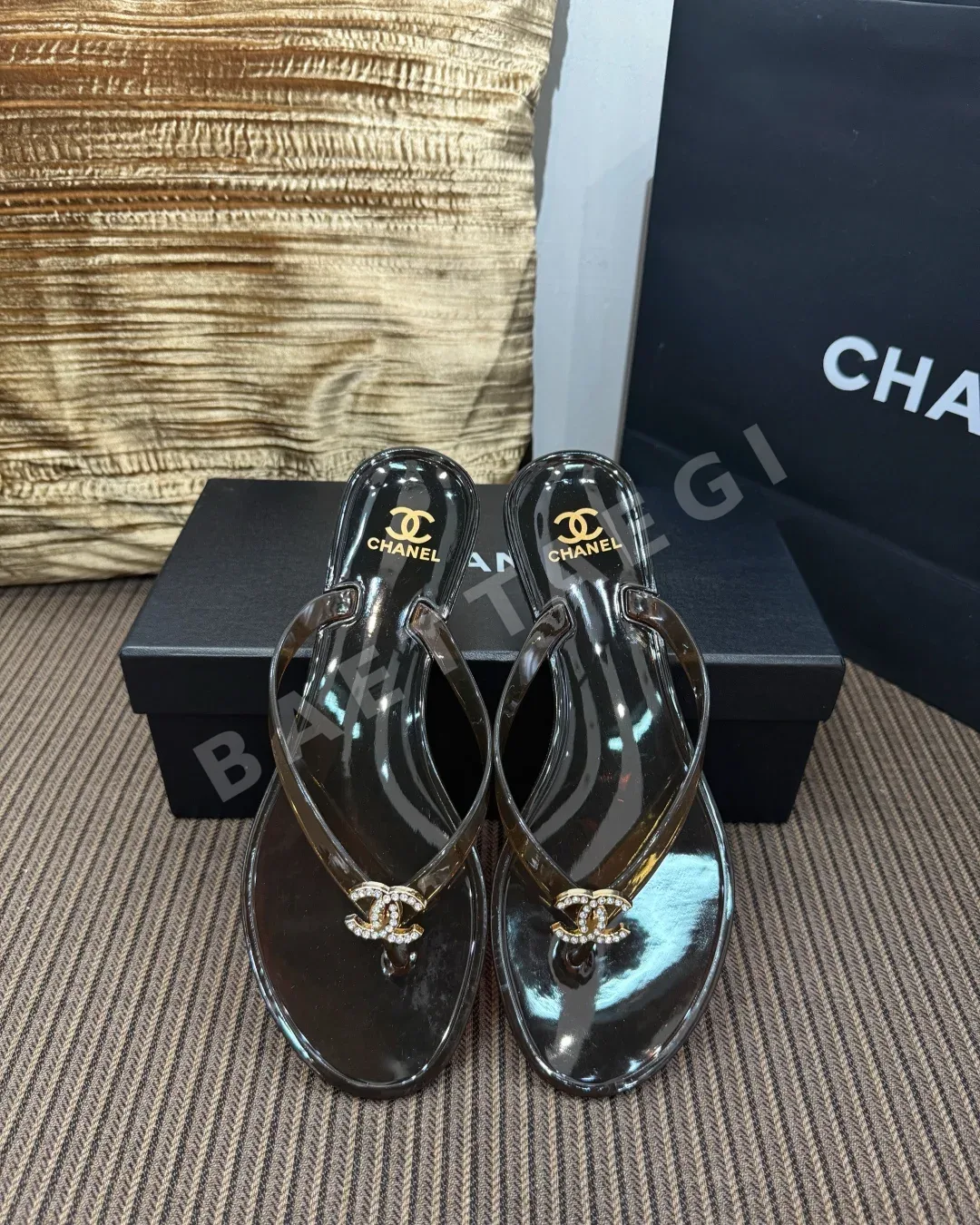 샤넬 더블 C 라인 스톤 버클 PVC 비치 샌들 80128