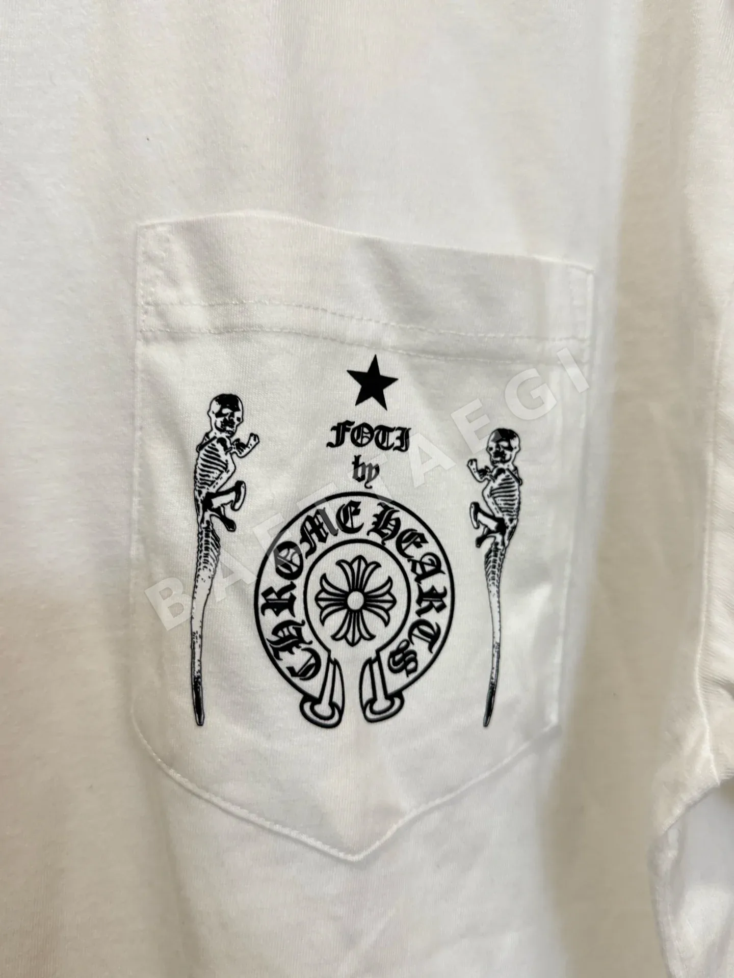 크롬하츠 포티 리자드 패밀리 프린트 반팔 티셔츠 상세 이미지 3