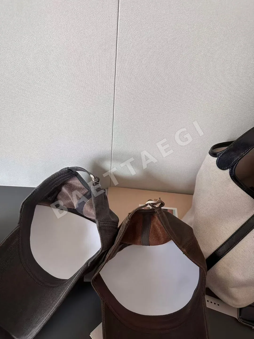 셀린느 배색 매트 질감 야구모자 상세 이미지 4