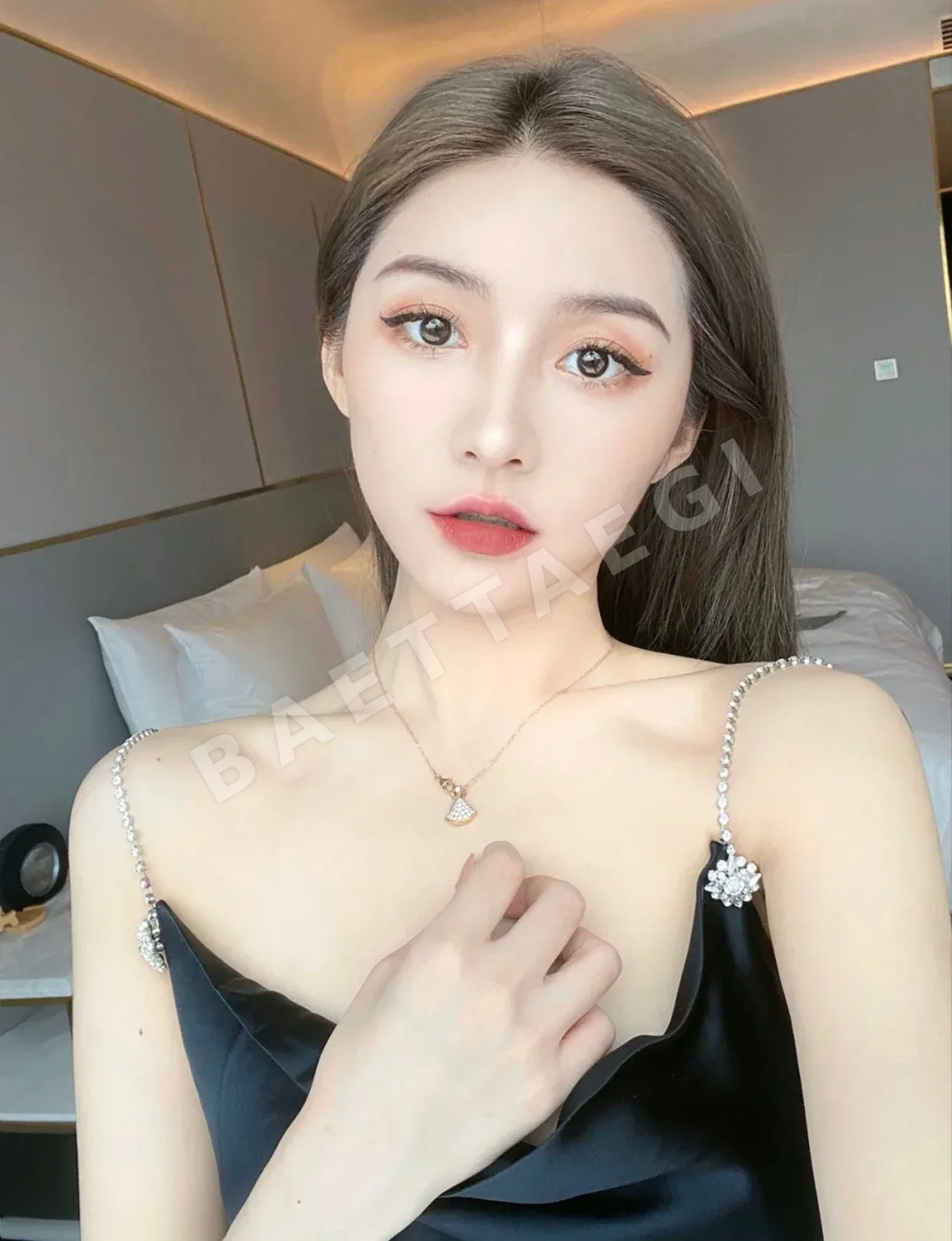 불가리 V자형 다이아몬드 목걸이 상세 이미지 3
