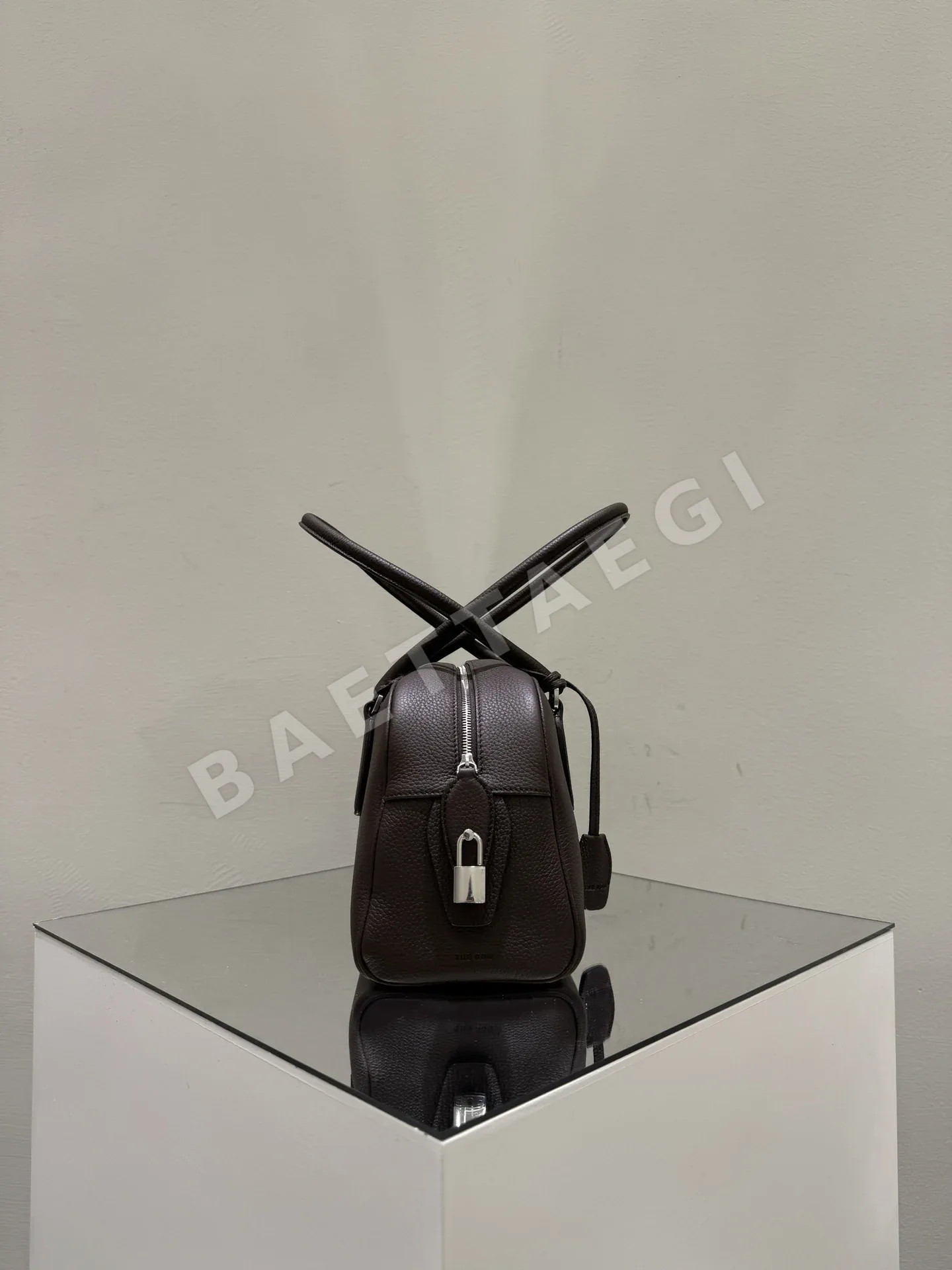더로우 롱핸들 클라인 가죽 가방 상세 이미지 3