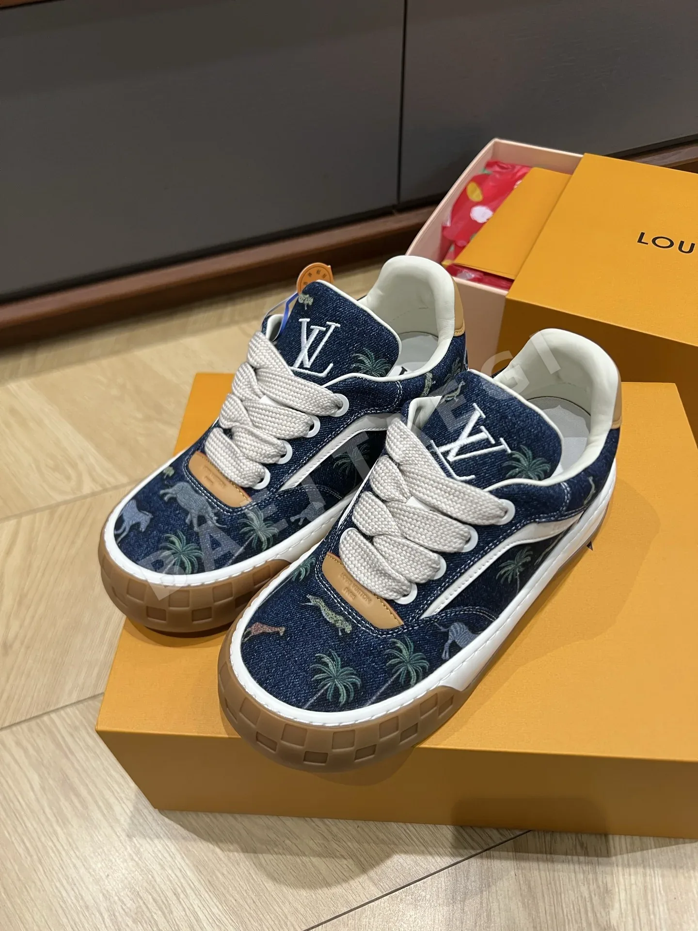 루이비통 LV 26 경사 커플 스케이트보드 신발 99521