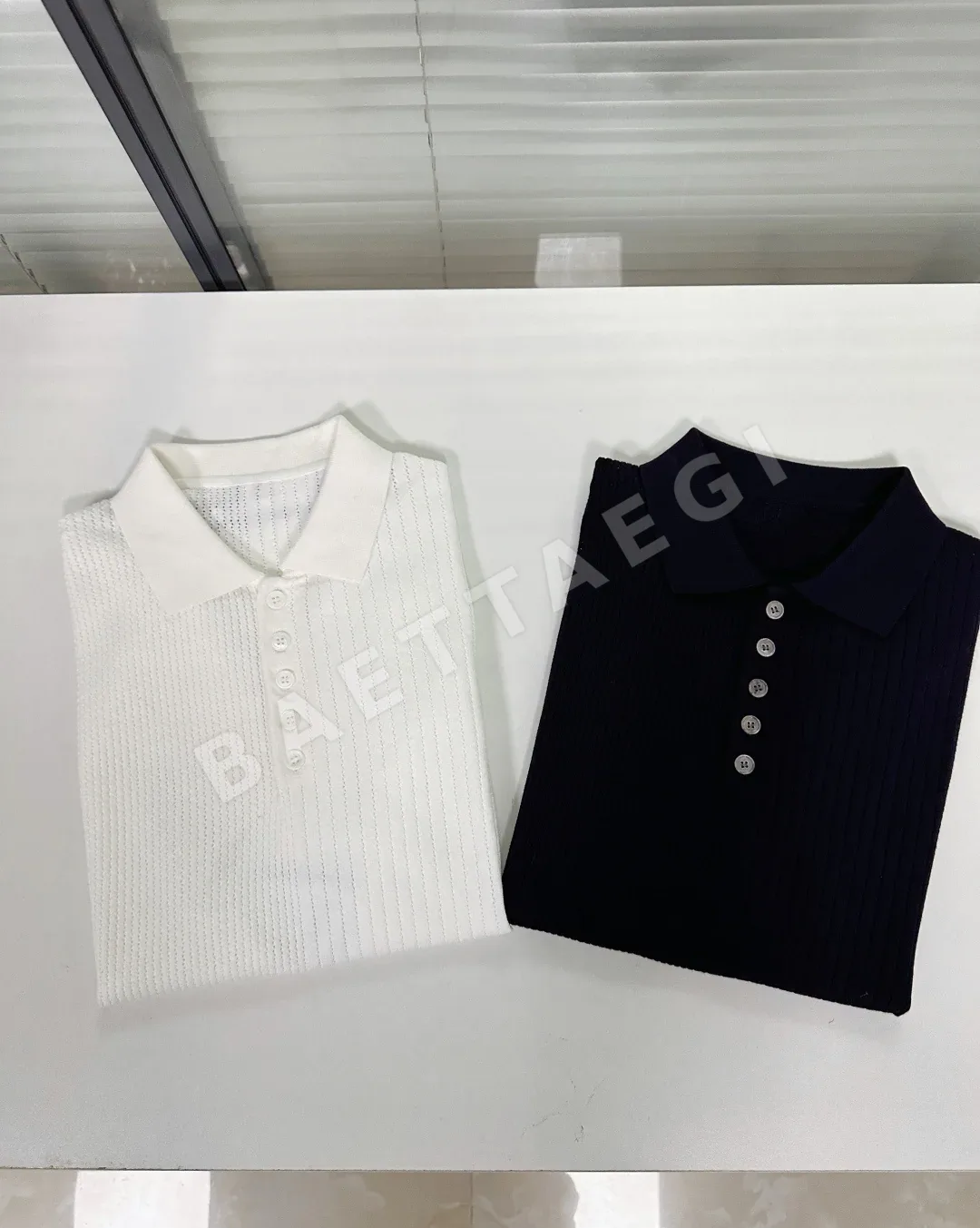 톰브라운 아이스 실크 리브 편 짜임 반팔 폴로셔츠 상세 이미지 9