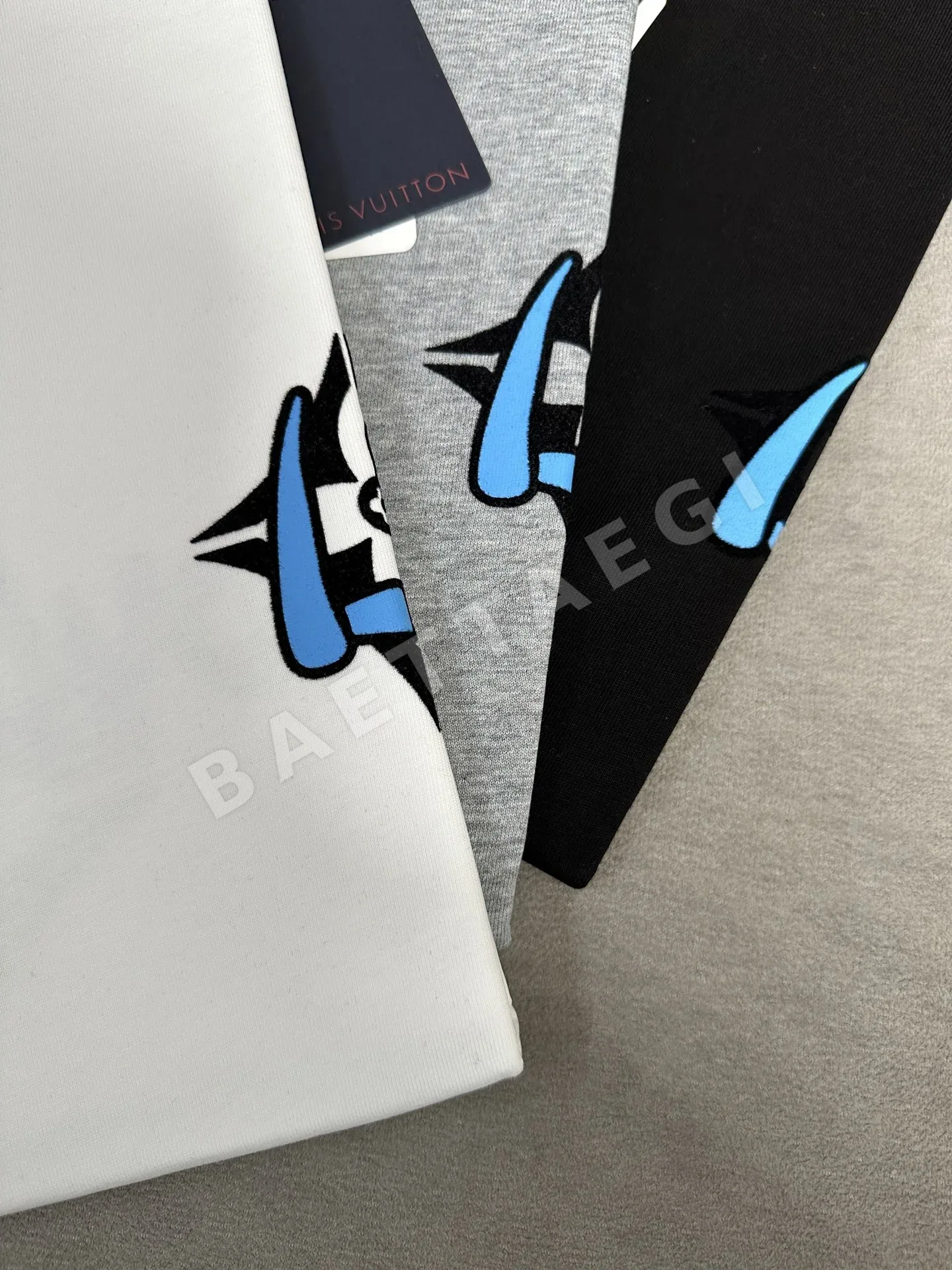 루이비통 크루넥 남성 반팔 티셔츠 상세 이미지 4