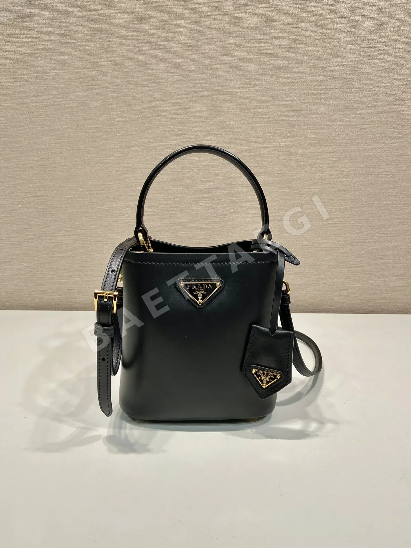 프라다 송아지가죽 버킷백 1BA373 67605
