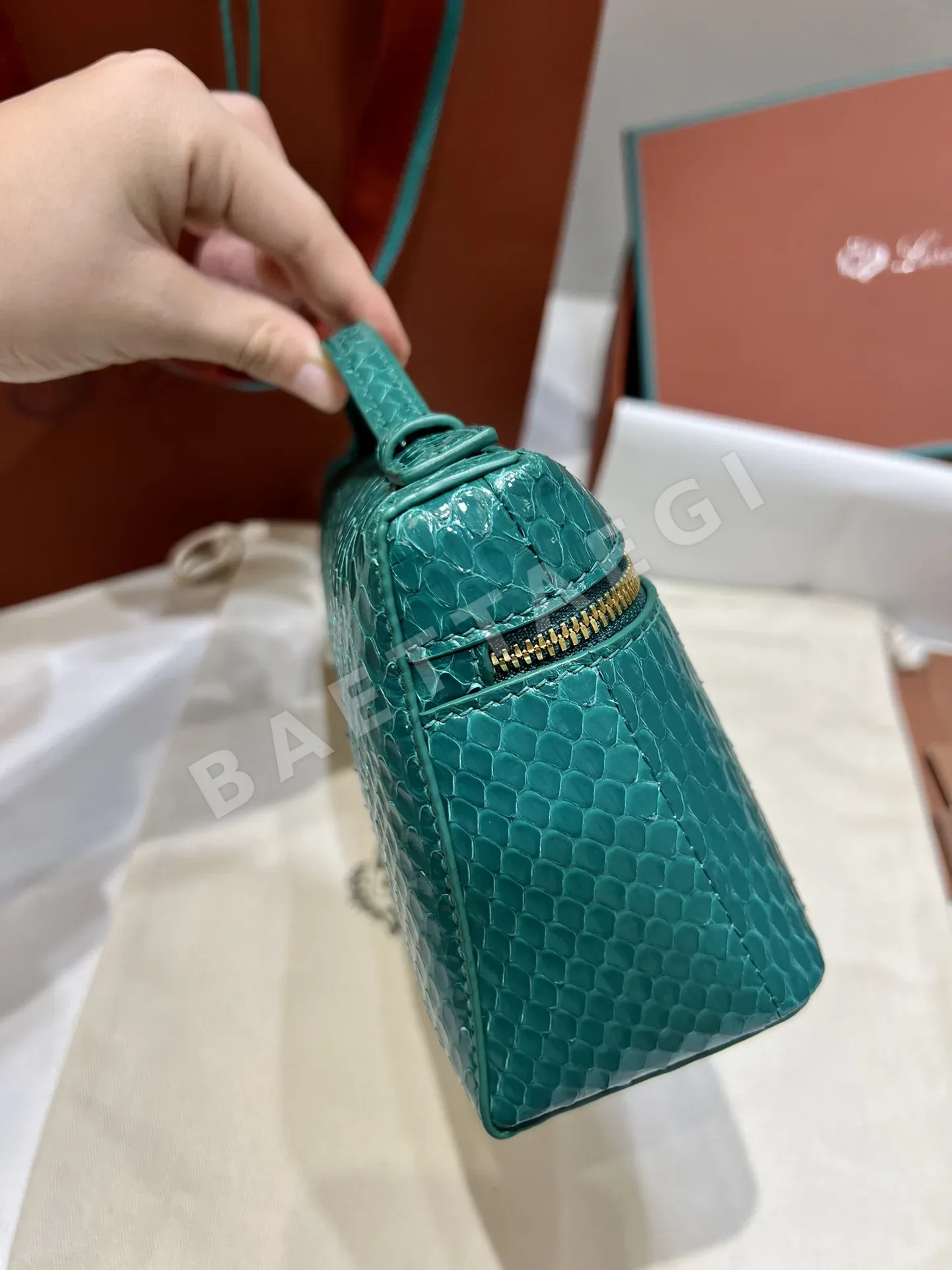 로로피아나 가방 상세 이미지 4
