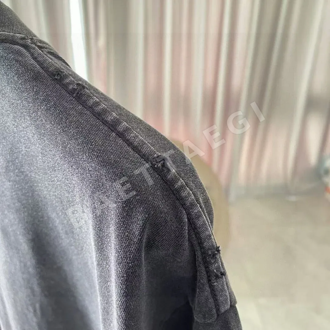 발렌시아가 워시 데미지 가공 로고 프린트 반팔 티셔츠 상세 이미지 5