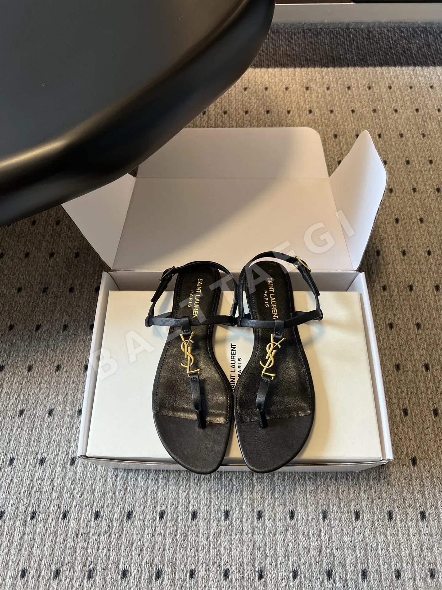 생로랑 YSL 버클 플립플랍 샌들 75011