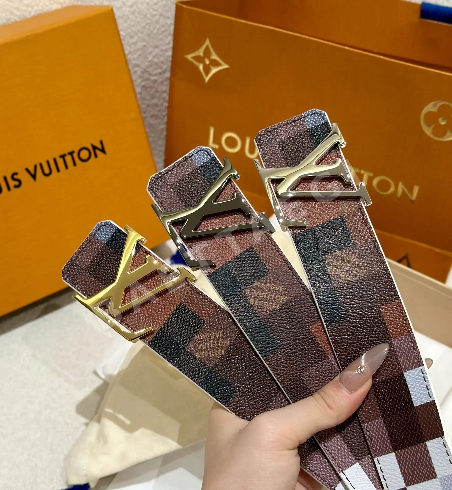 루이비통 LV 이니셜 메탈 모노그램 리버시블 벨트 상세 이미지 2
