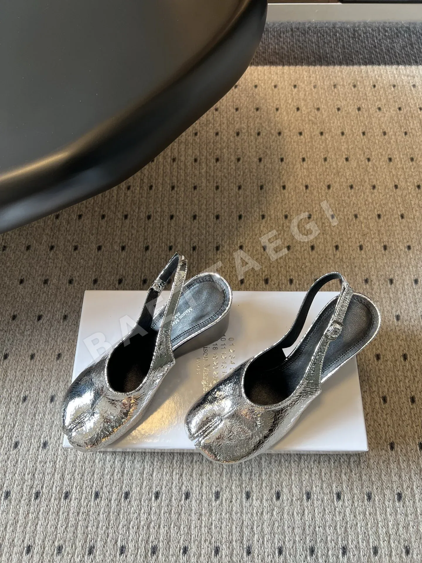 마르지엘라 스플릿 토 웨지 샌들 상세 이미지 2