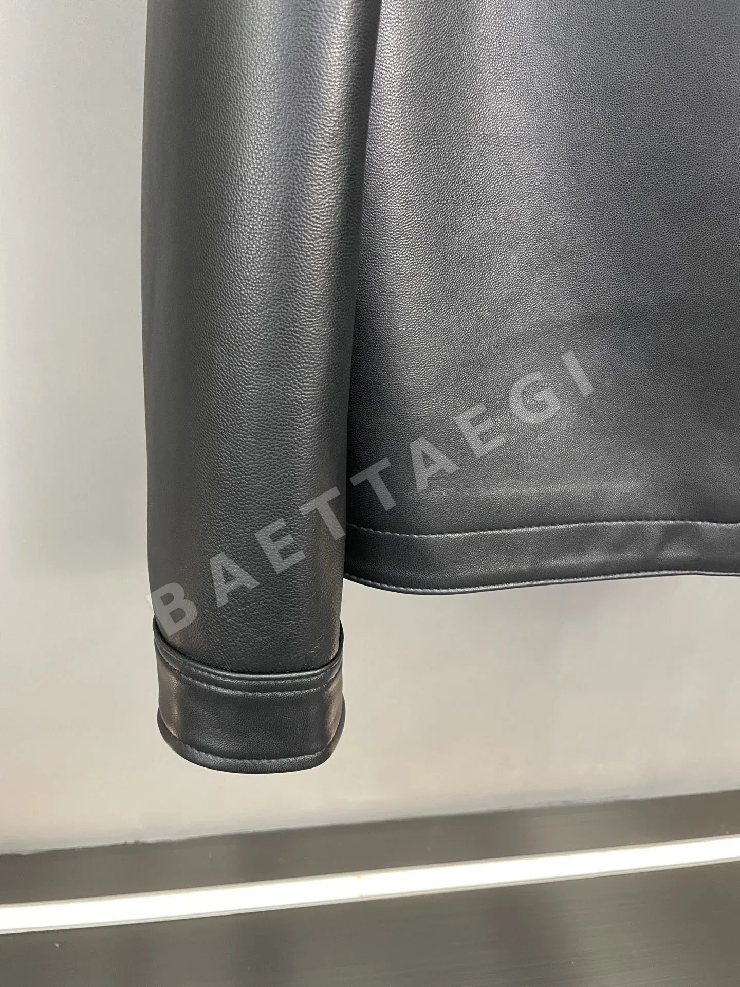 톰포드 워크웨어 램스킨 남성 자켓 상세 이미지 9