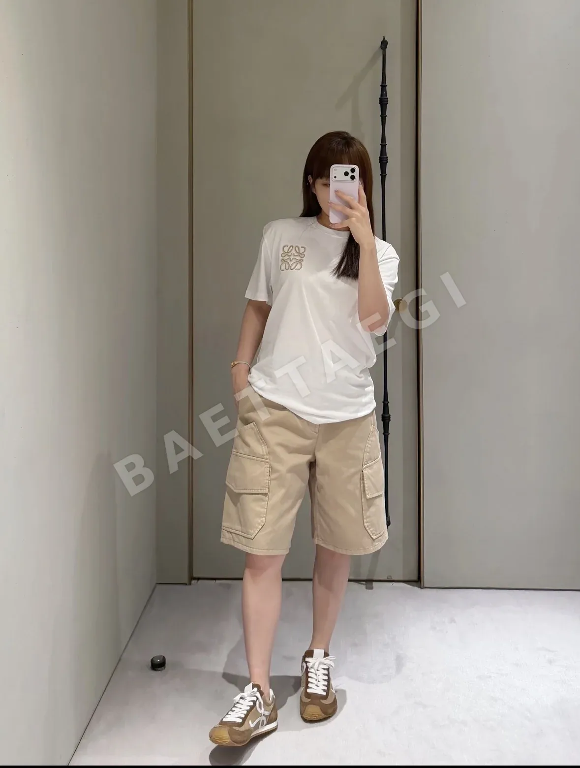 로에베 골드 자수 반팔 티셔츠 상세 이미지 9