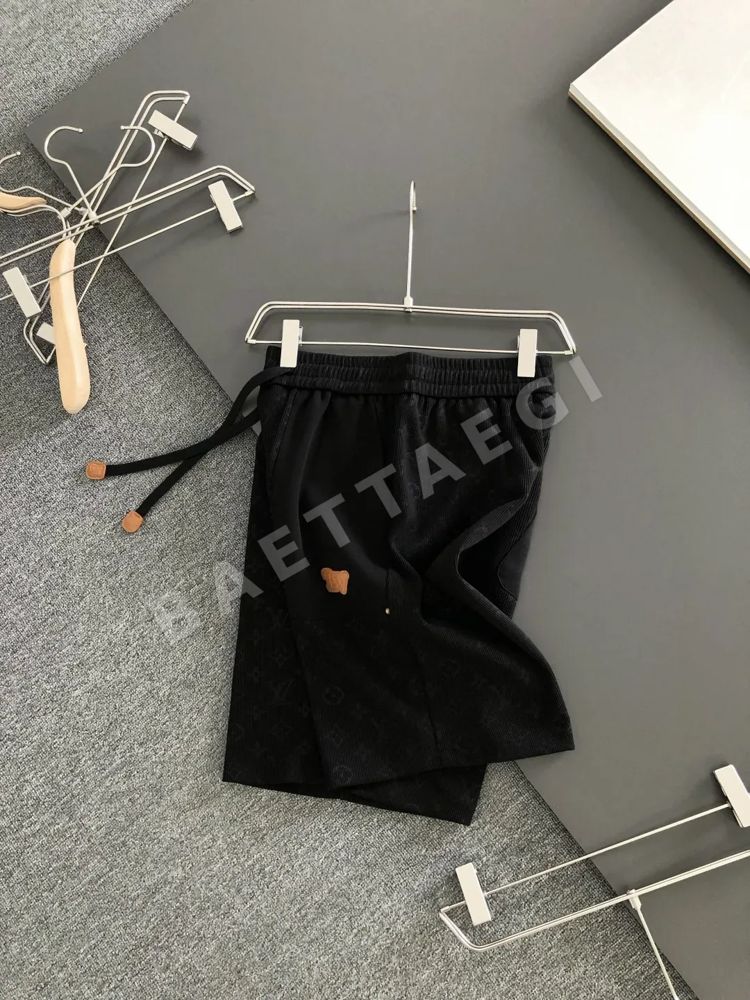 루이비통 남성 자수 반바지 상세 이미지 2