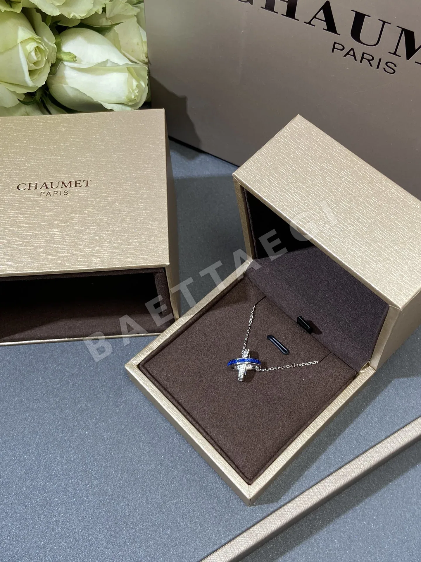 쇼메 리앙 클래식 크로스 사파이어 목걸이 상세 이미지 2