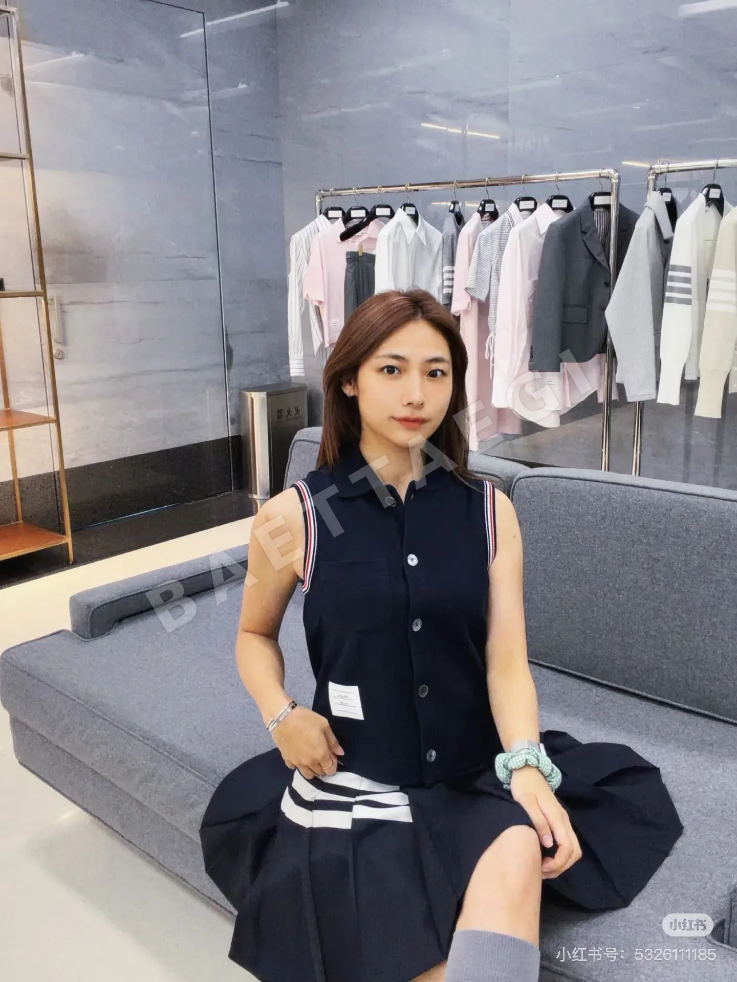톰브라운 여성 슬림핏 노슬리브 폴로셔츠 상세 이미지 3