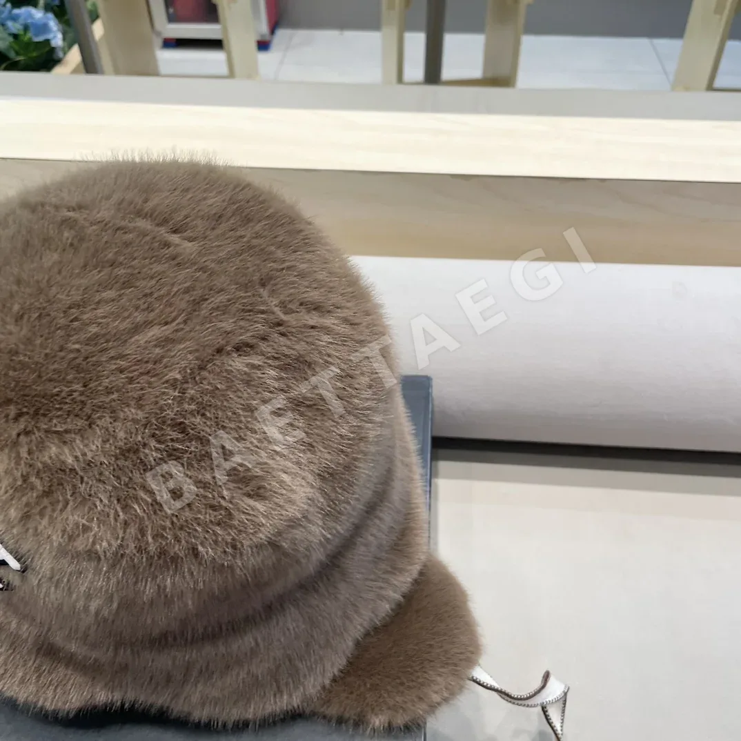 루이비통 페이크 밍크 퍼 화이트 피셔맨햇 여성용 모자 상세 이미지 4