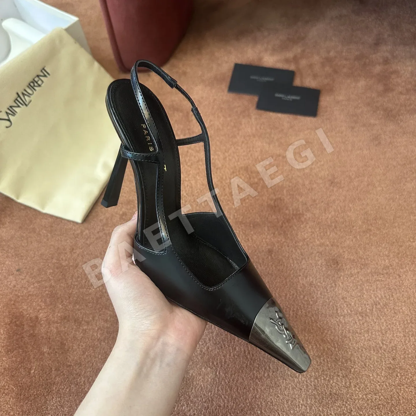 생로랑 메탈 캡 토 YSL 로고 슬링백 펌프스 블랙 상세 이미지 3