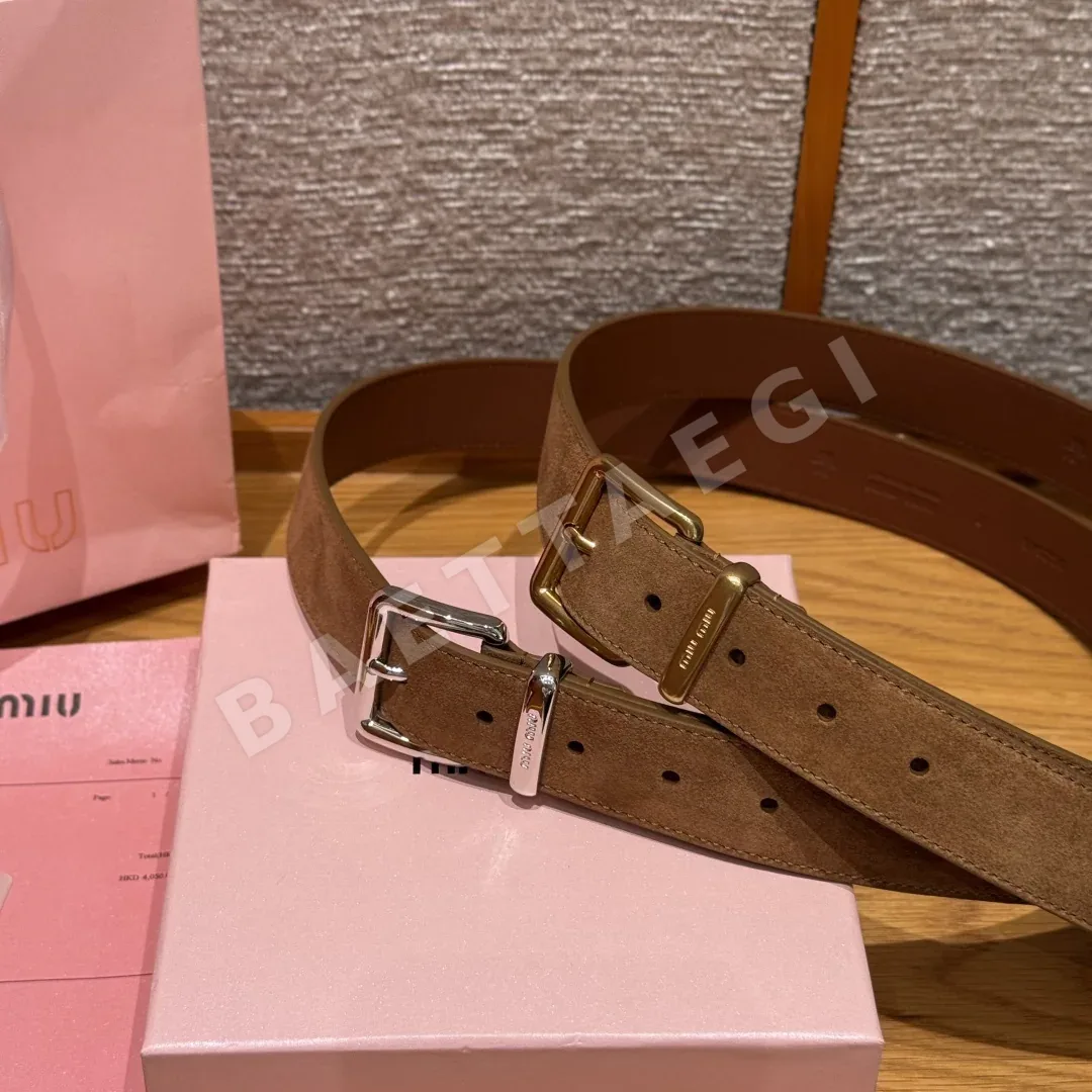 미우미우 스웨이드 소가죽 금속 로고 벨트 상세 이미지 3