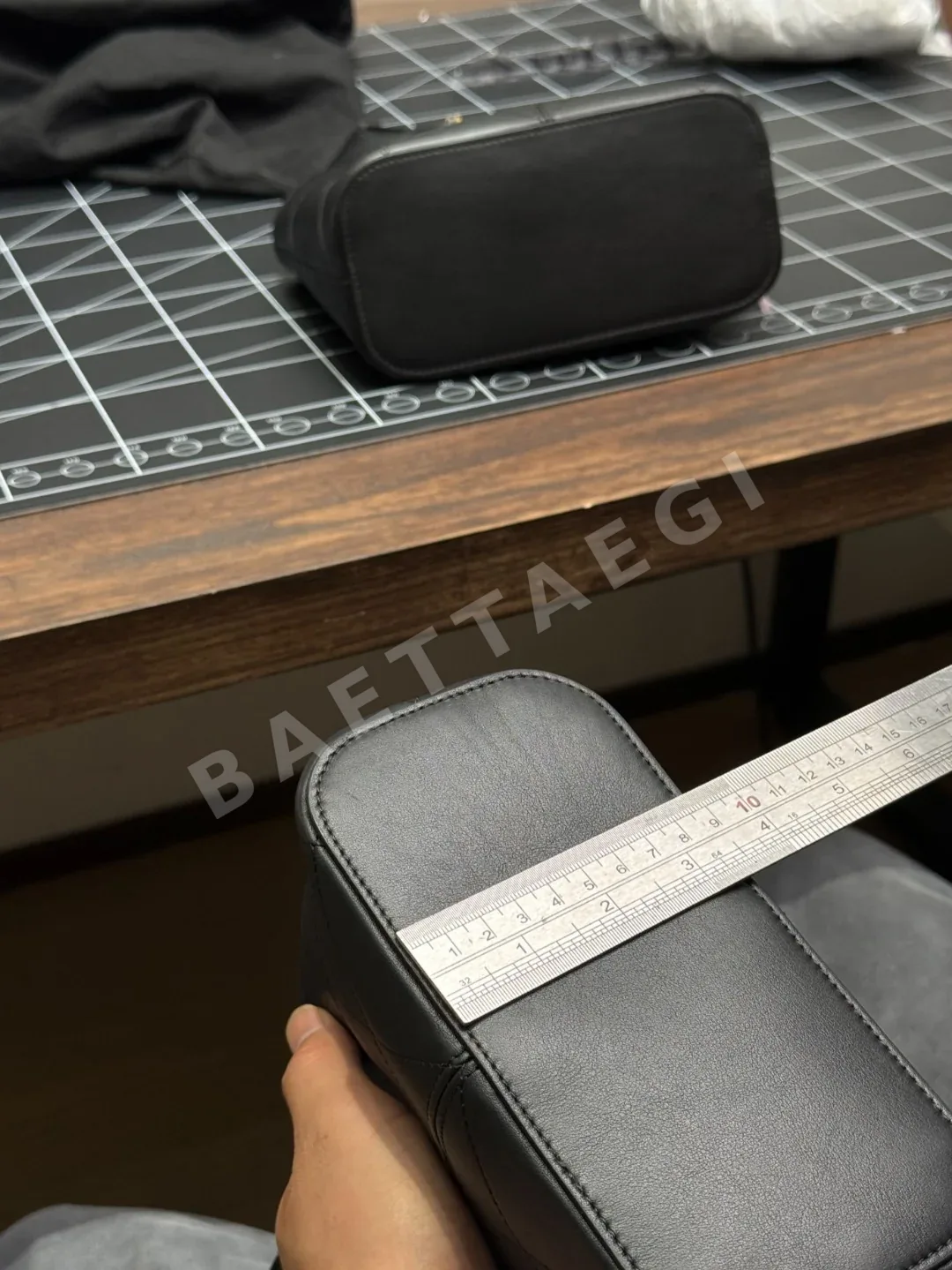 샤넬 더블 C 핸드헬드 블랙 가방 상세 이미지 5