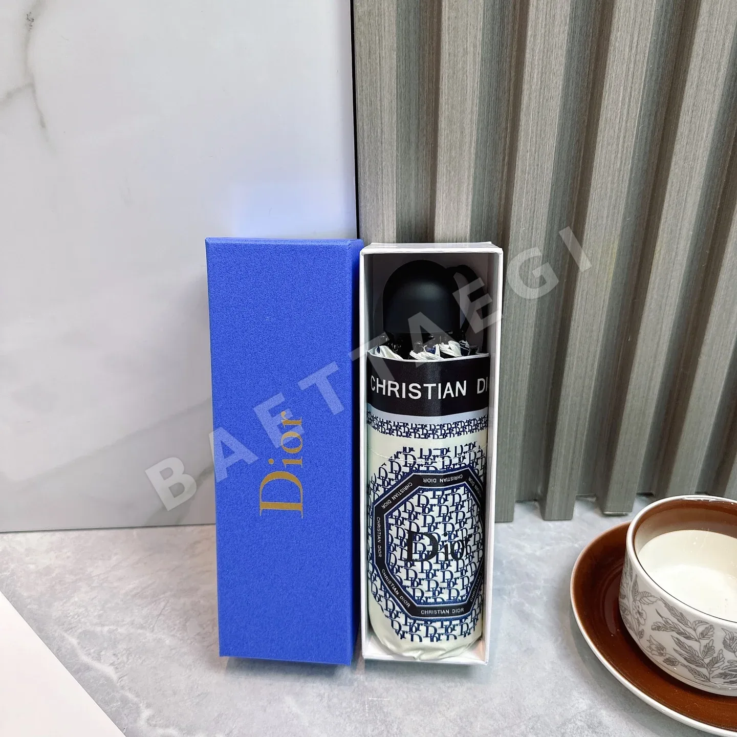 디올 모노그램 5단 수동 우산 85627
