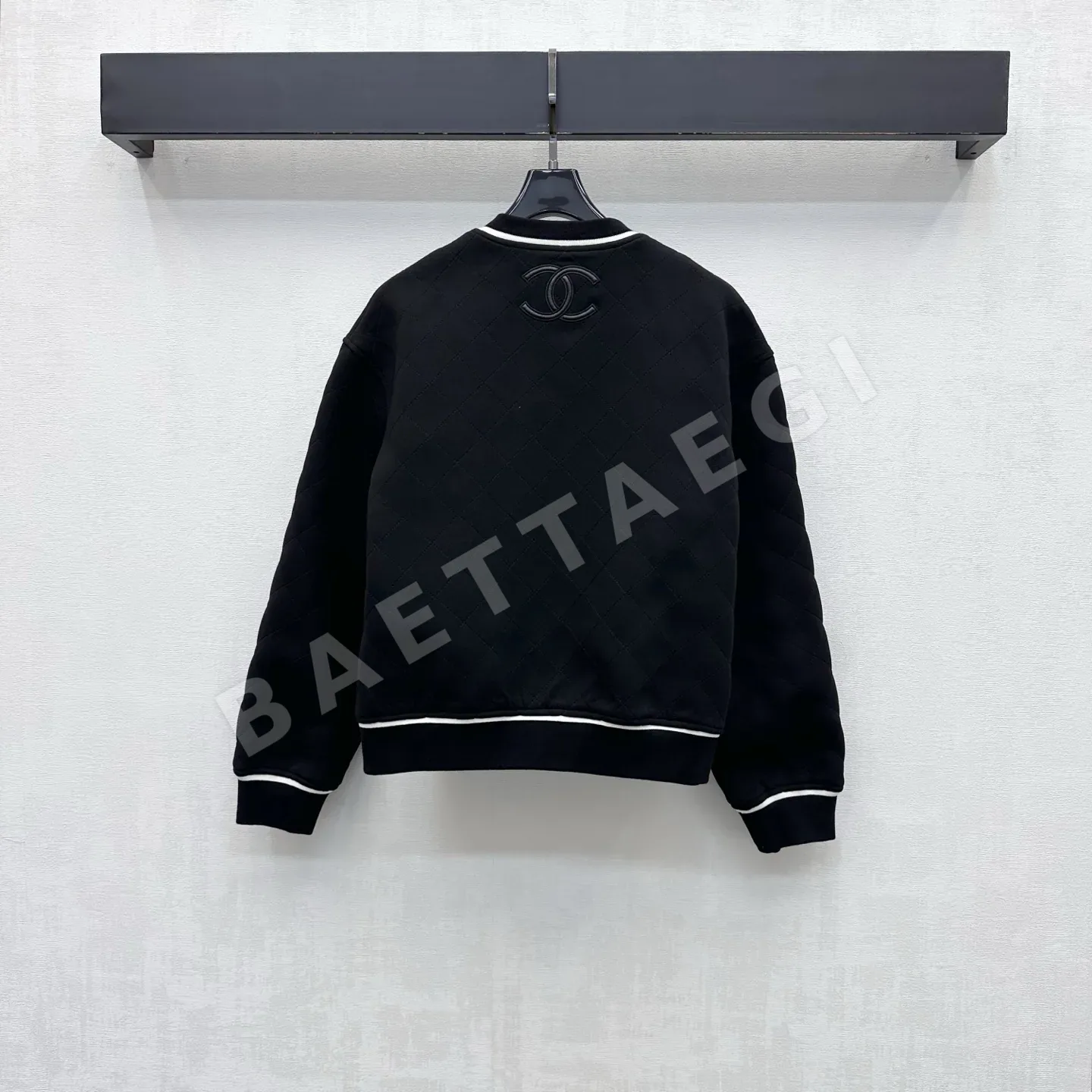샤넬 장식 퀼팅 크루넥 재킷 팬츠 세트 상세 이미지 4