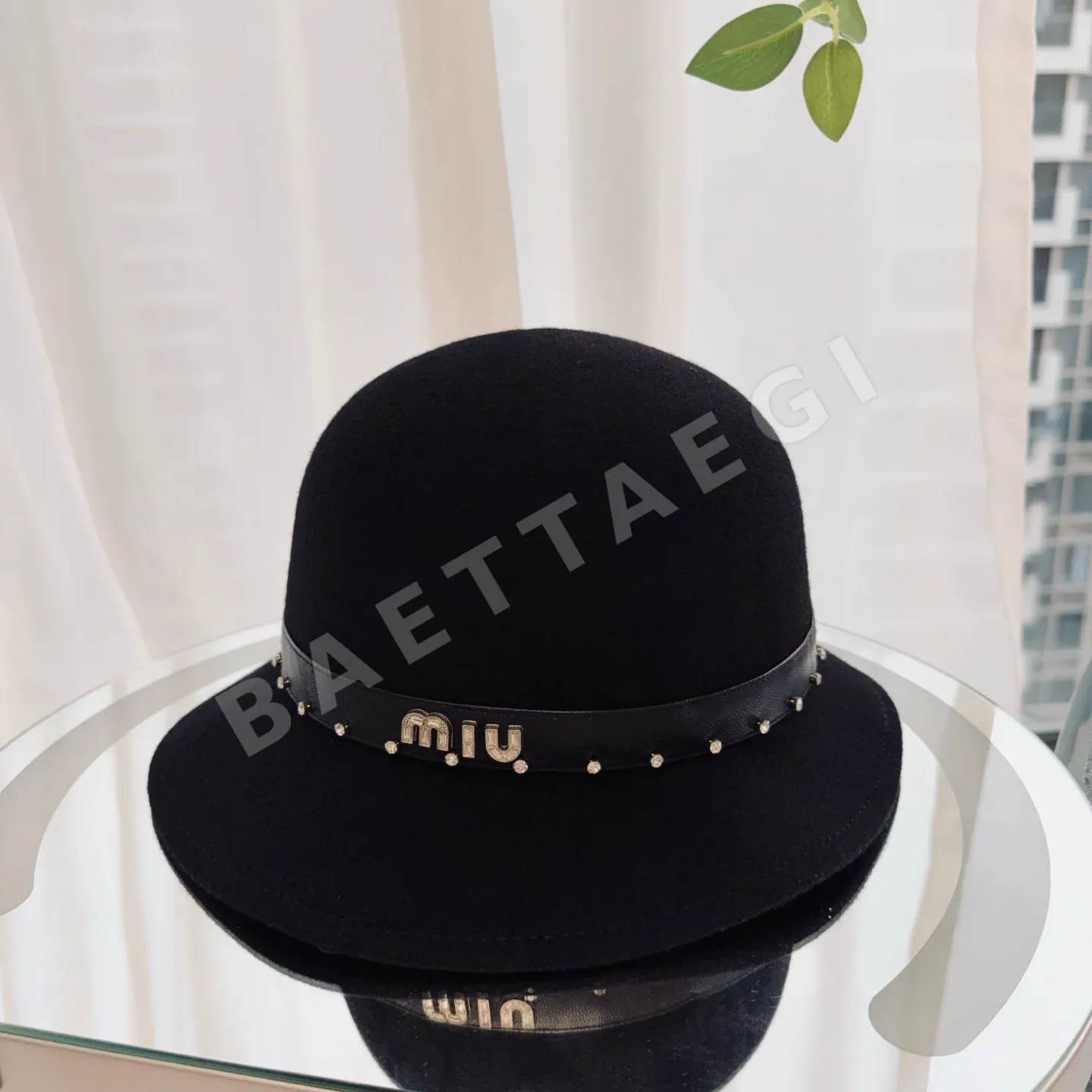 미우미우 프릴 장식 울 버킷햇 81357