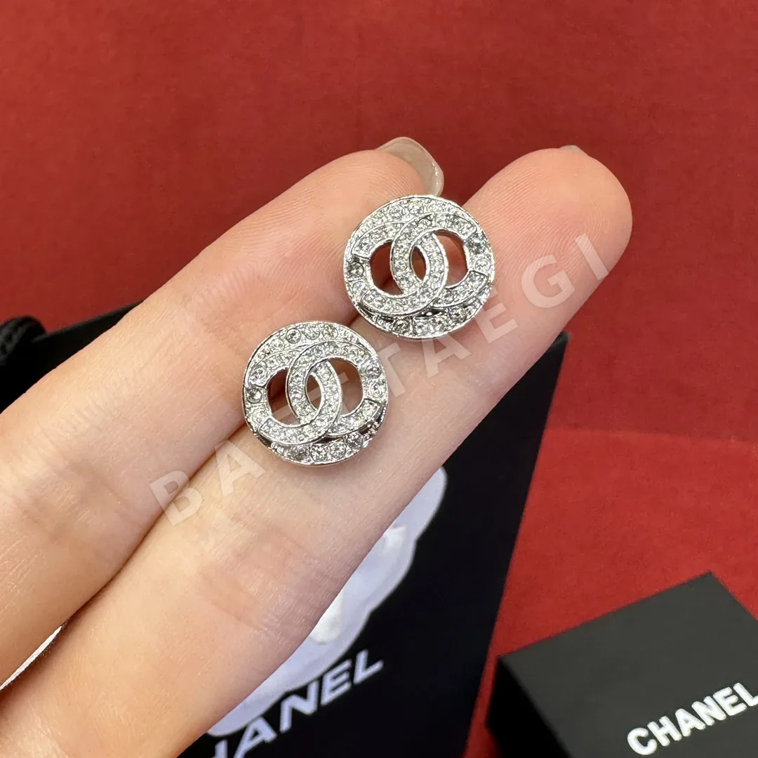 샤넬 더블 C 은색 버클 귀걸이 178096