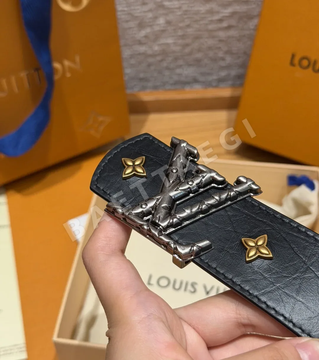 루이비통 LV 이니셜 40mm 모노그램 스터드 벨트 상세 이미지 3