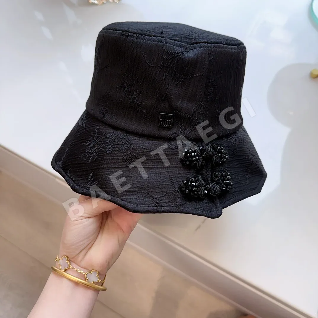 미우미우 모자 81043 Miu Miu Cap 상세 이미지 3