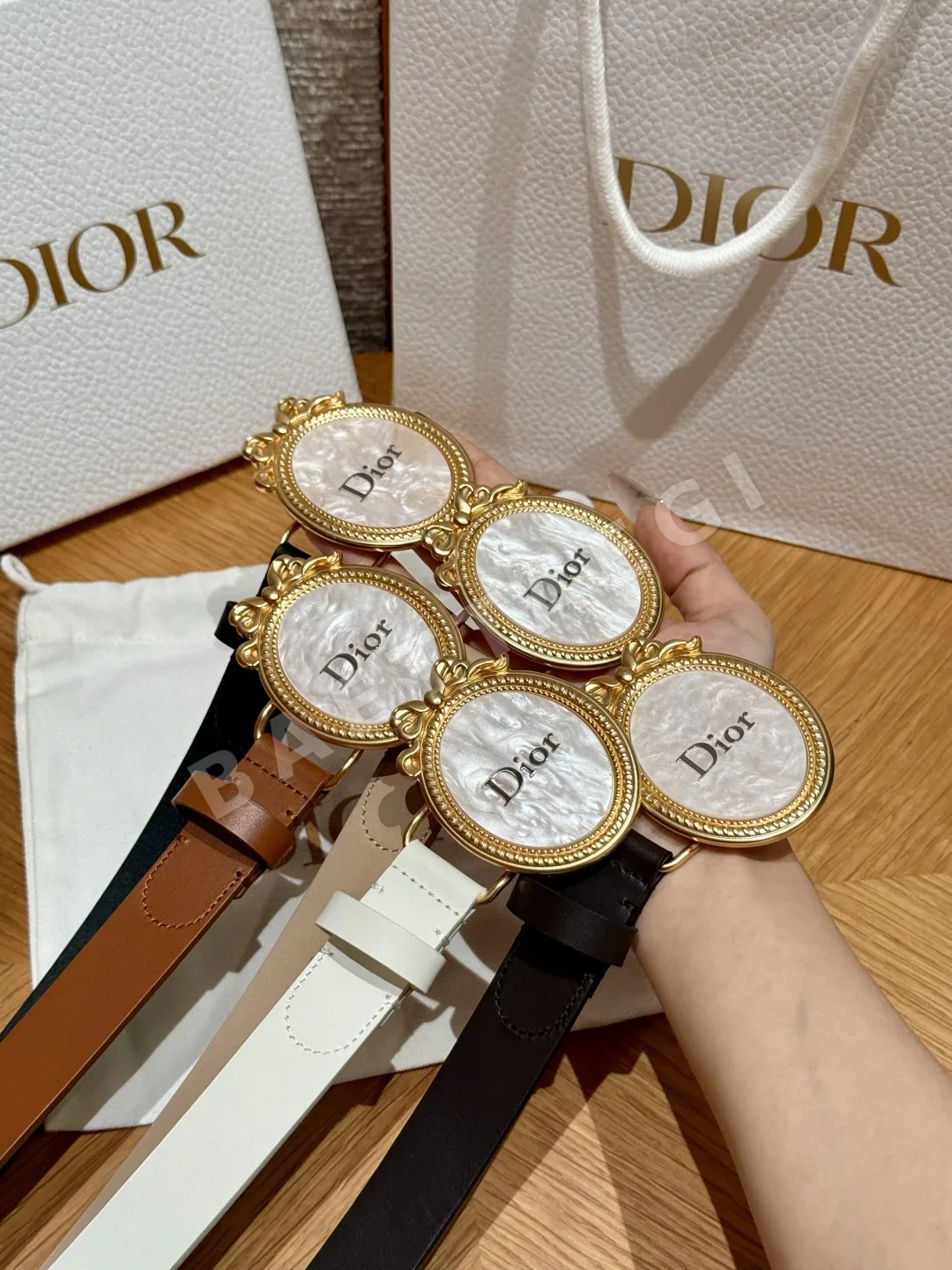 디올 메다이옹 골드 버클 소가죽 벨트 상세 이미지 4